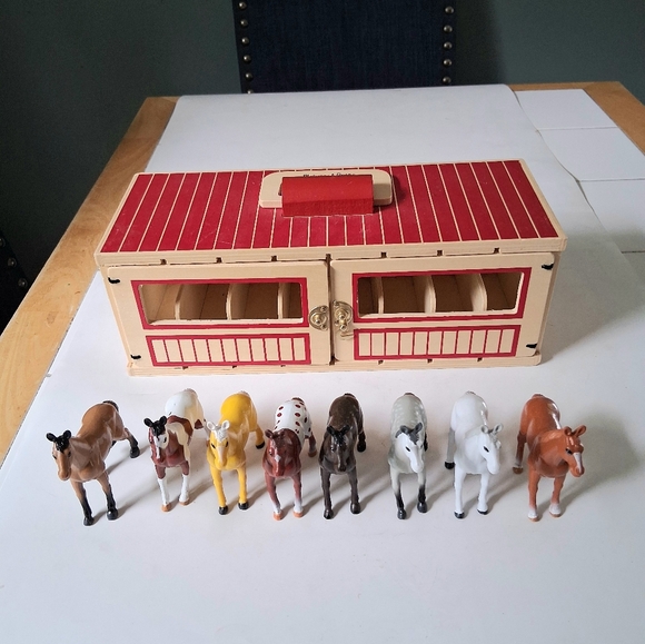 Melissa & Doug Take Along Show Horse Stable Play Set - 3744 Toy horse Figurines - Picture 2 of 16